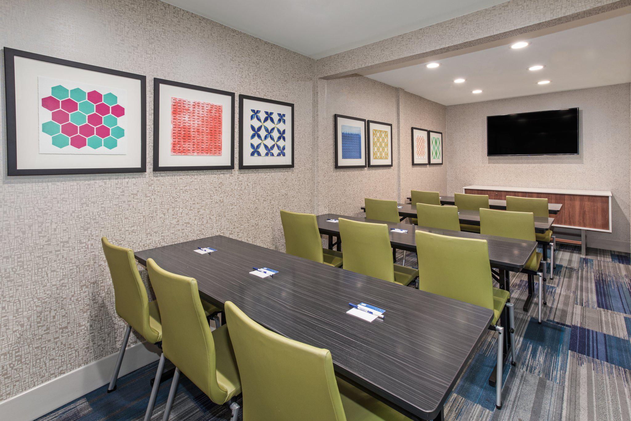 Holiday Inn Express & Suites Phoenix Tempe - University Photo