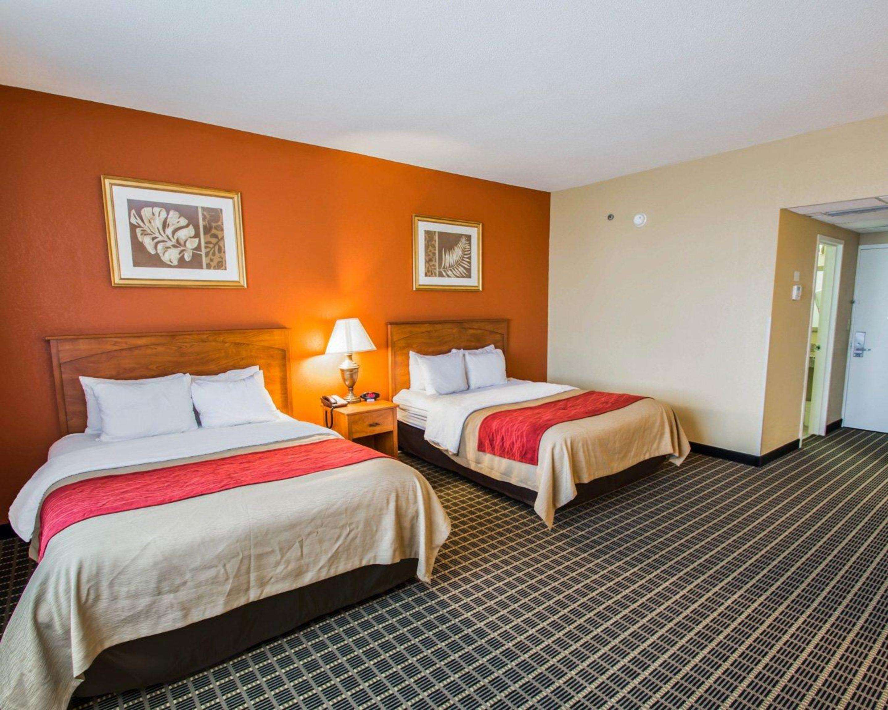 Clarion Inn & Suites Miami International Airport Photo