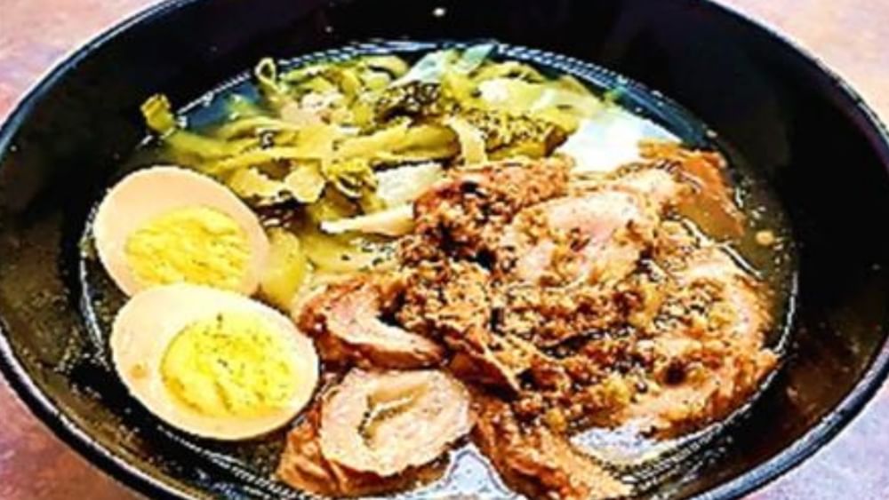 Pork Intestine Noodles 酸菜大腸麵