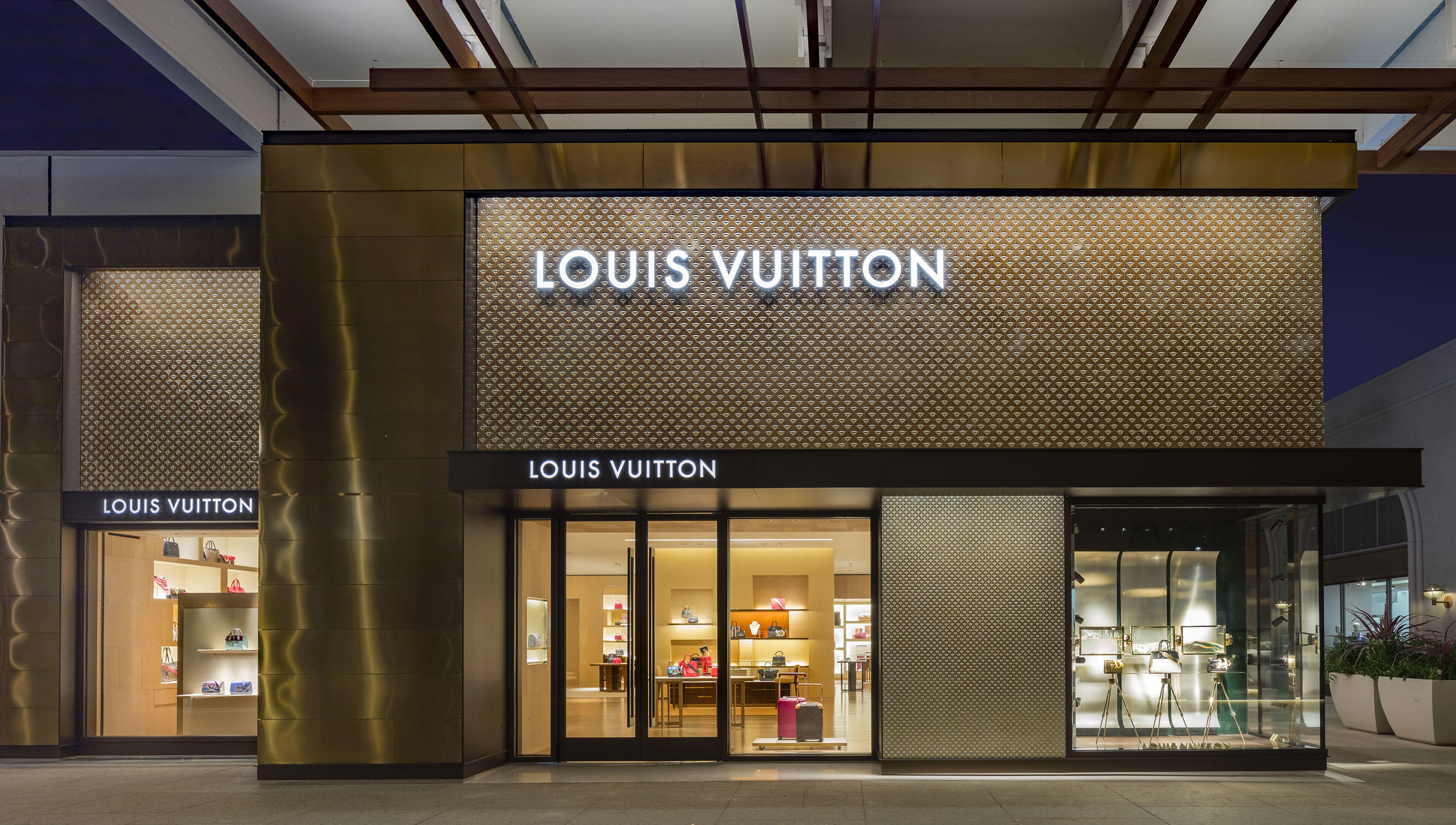 Louis Vuitton Palo Alto, 180 El Camino Real, Suite M-353, Stanford  Shopping, Palo Alto, CA, Clothing Retail - MapQuest