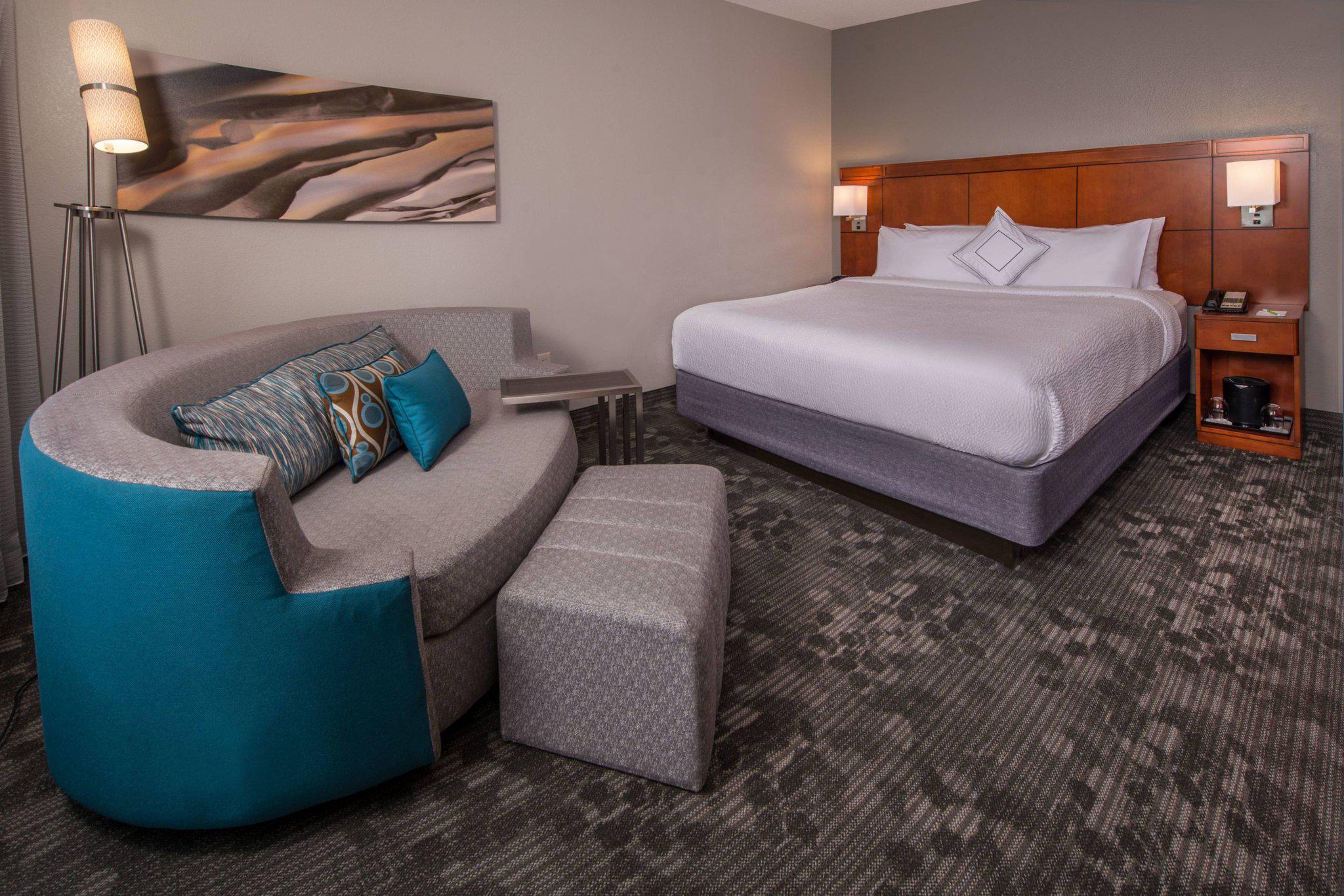 Courtyard by Marriott Dulles Town Center Photo