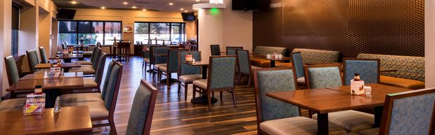 Images Holiday Inn & Suites Warren