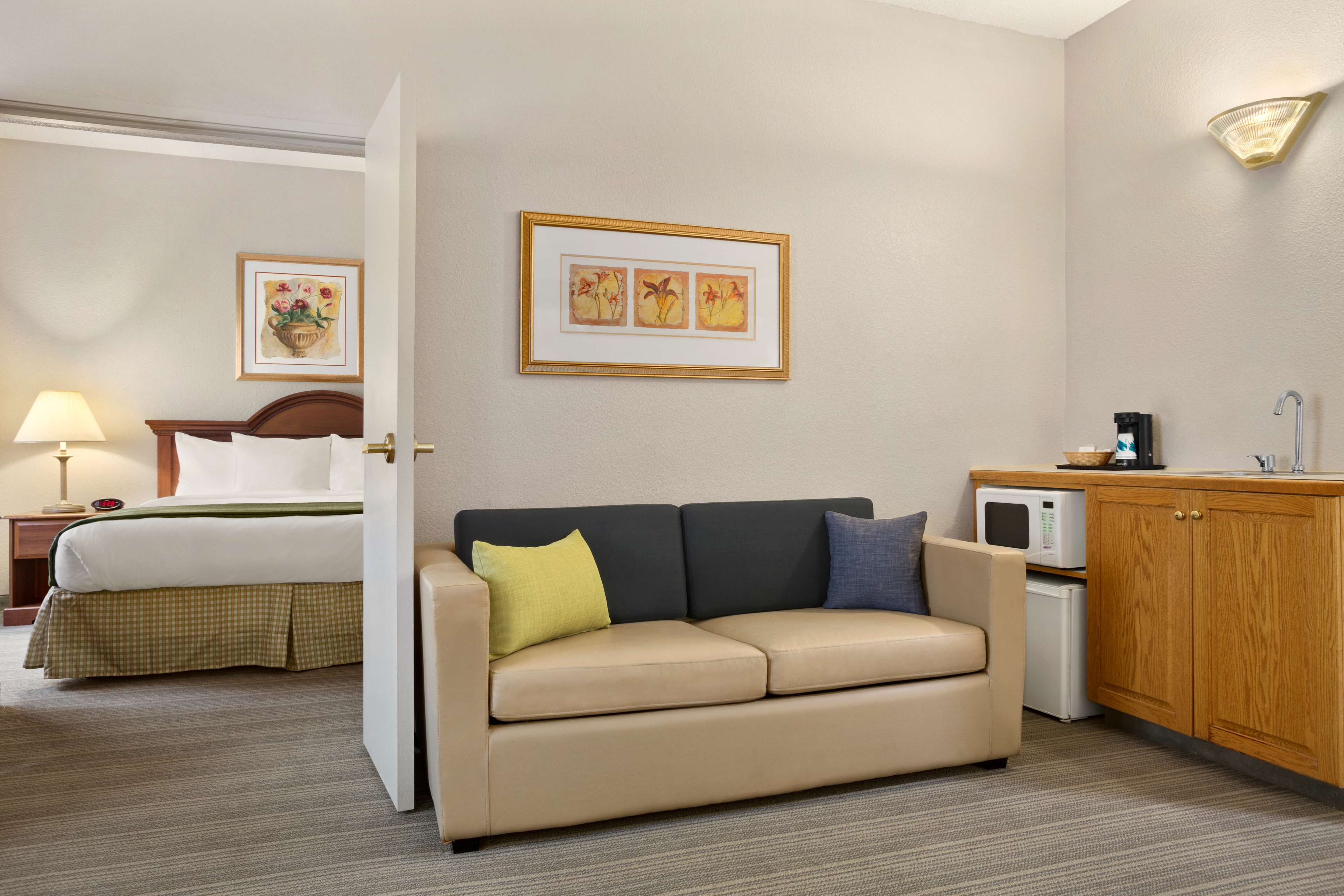 Country Inn & Suites by Radisson, Charlotte University Place, NC Photo