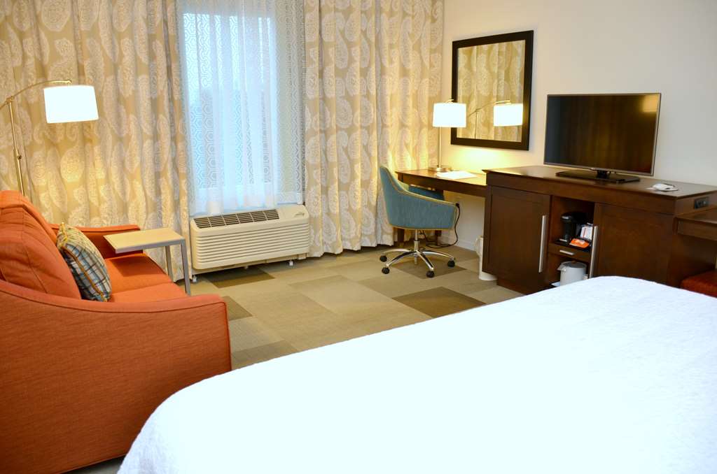 Hampton Inn & Suites Deland Image