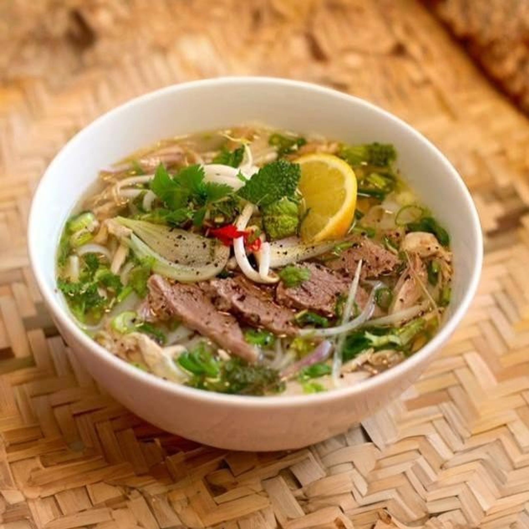 37. Saigon Deluxe Noodle Soup (Phở) / Phở Bò Gà