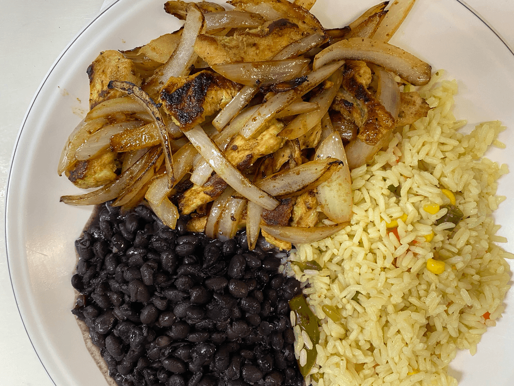 Pechuga Encebollado