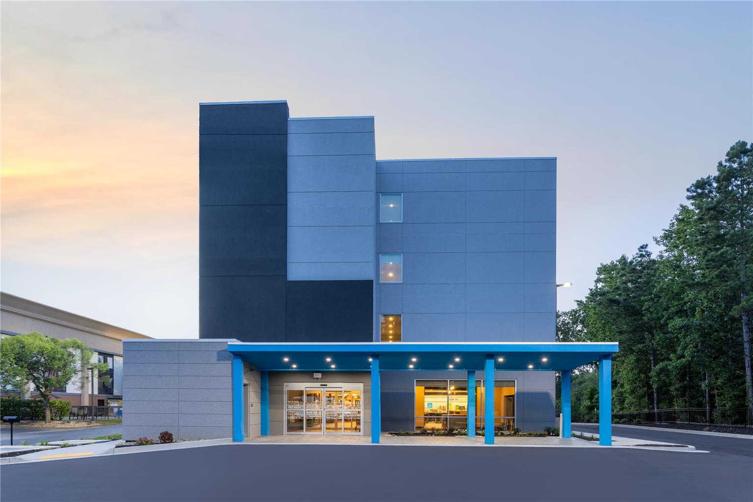 Tru by Hilton Commerce Image