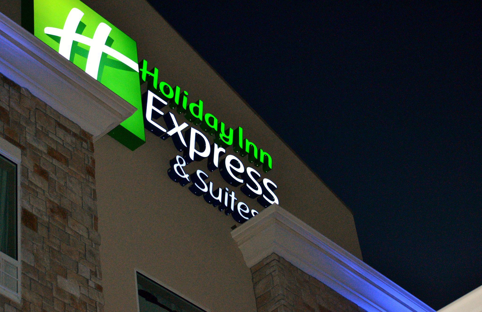 Holiday Inn Express & Suites St. Joseph Photo