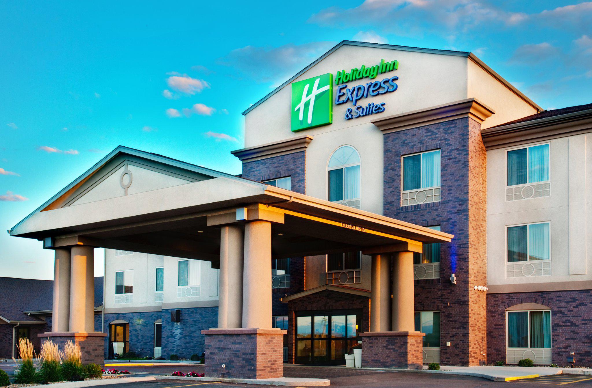 Holiday Inn Express & Suites Sheldon Photo