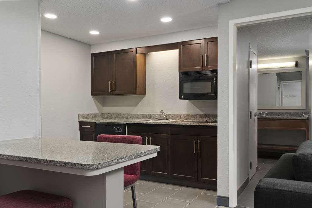Hampton Inn & Suites Newport News (Oyster Point) Image