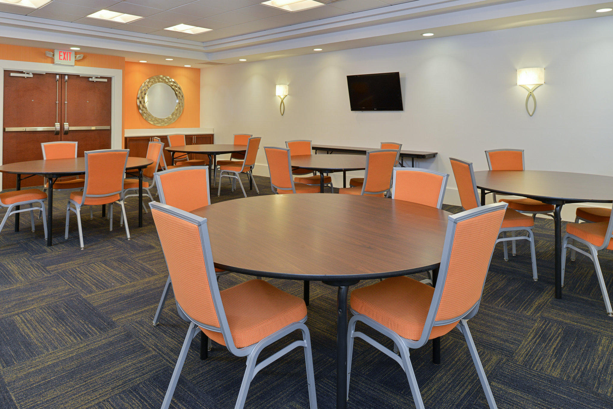 Holiday Inn Express & Suites Terre Haute Photo