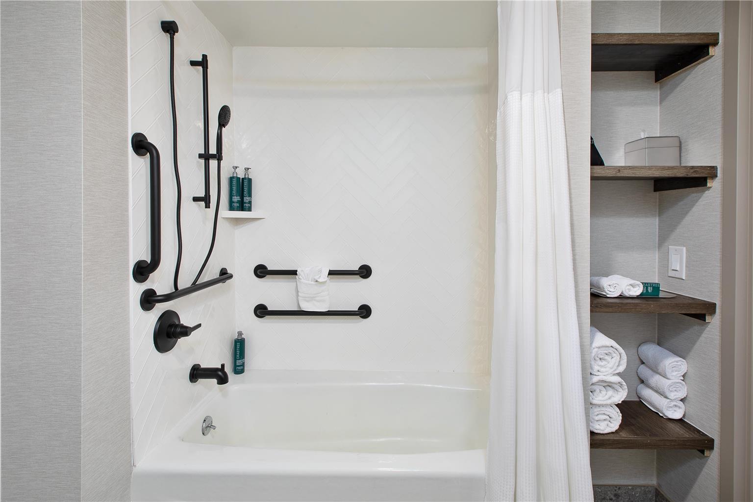 DoubleTree by Hilton Detroit Novi Image