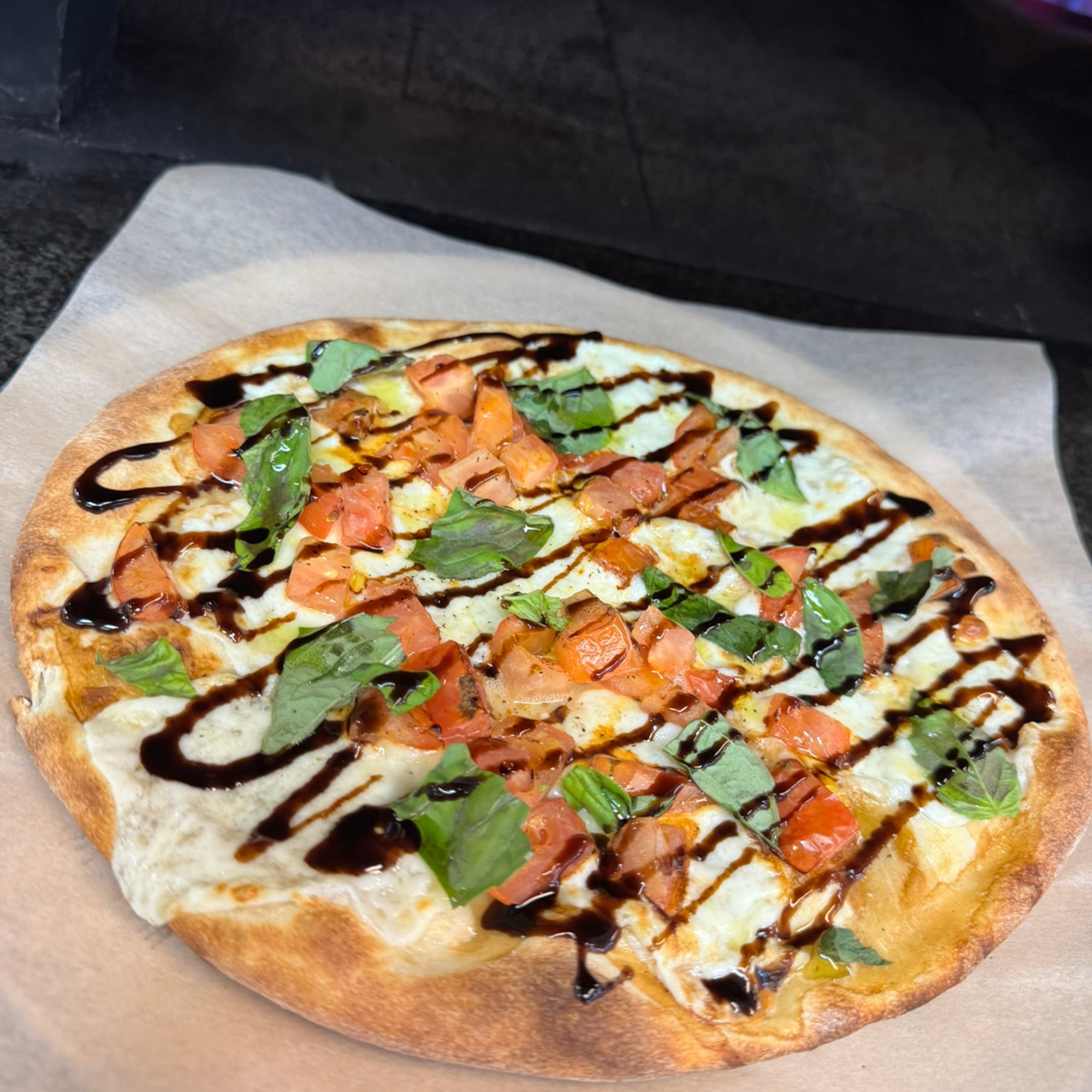 (16") CAPRESE PIZZA