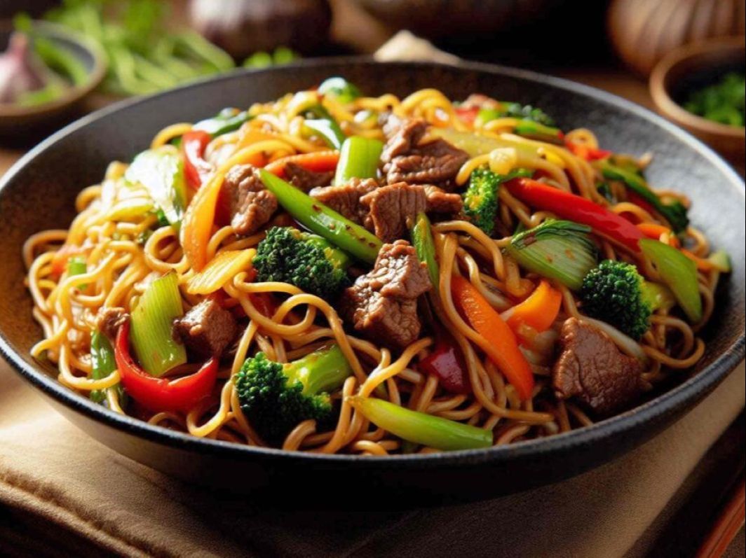 SP15. Chicken Subgum Chow Mein Combo / Cơm gà xào Subgum kết hợp / 鸡杂什锦炒面套餐