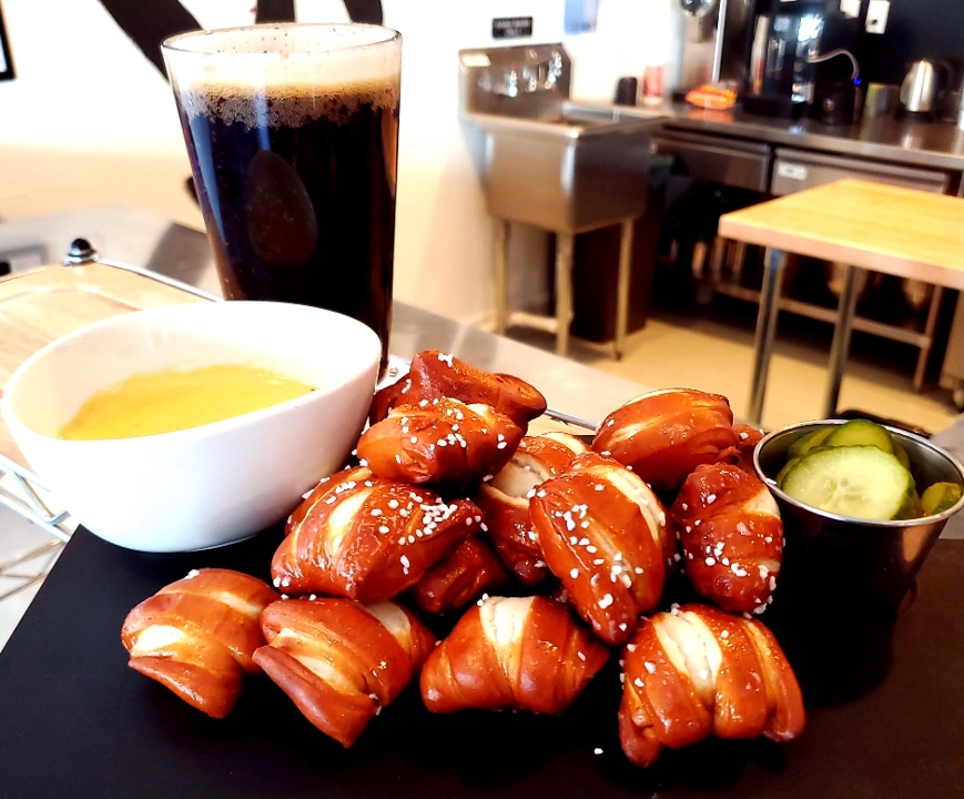 Vegan Pretzel Bites w. Mustard