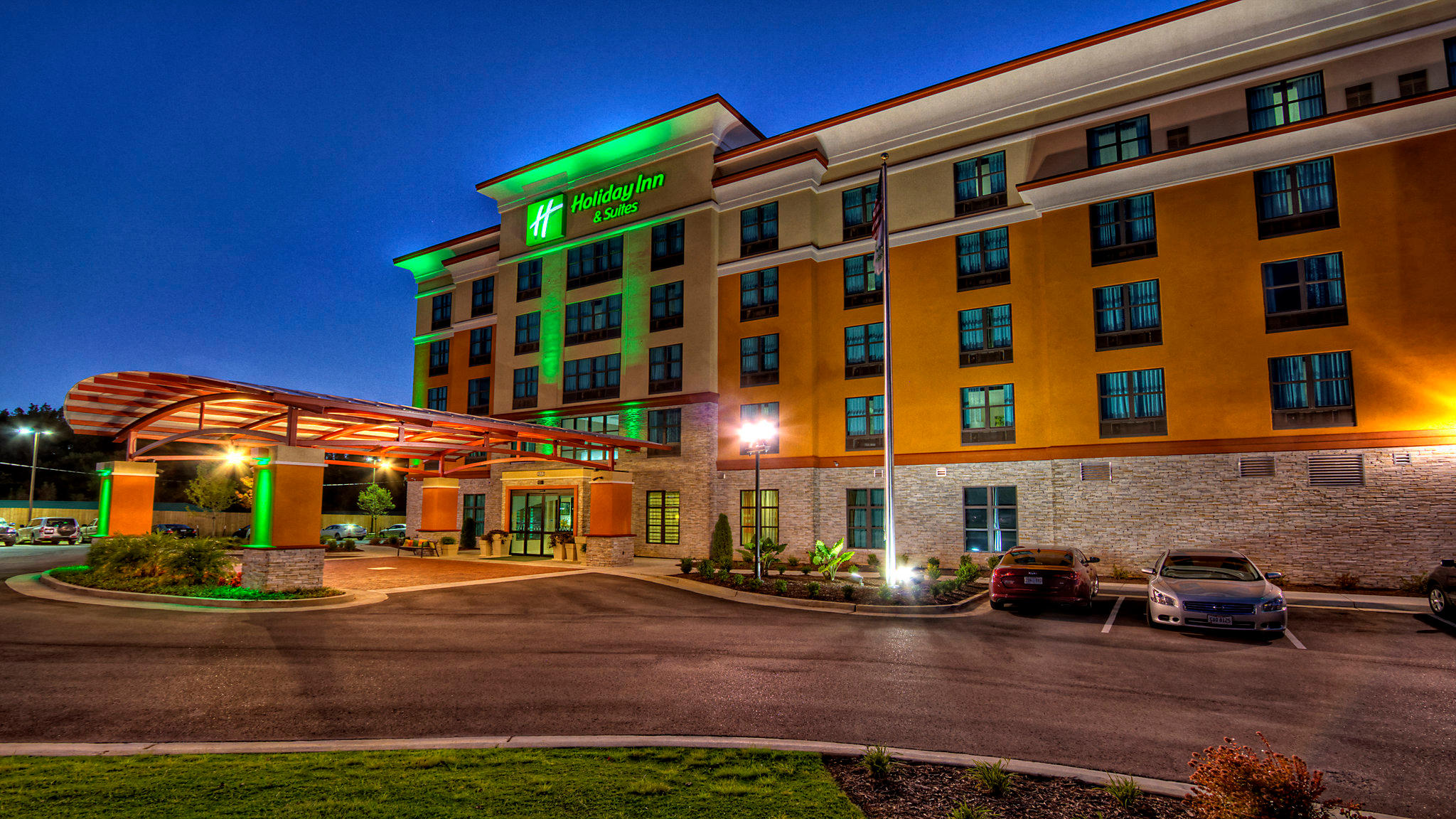 Holiday Inn & Suites Tupelo North Photo
