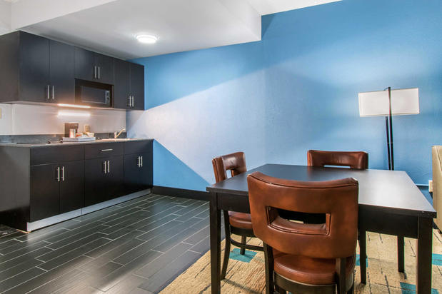 Images Clarion Inn & Suites