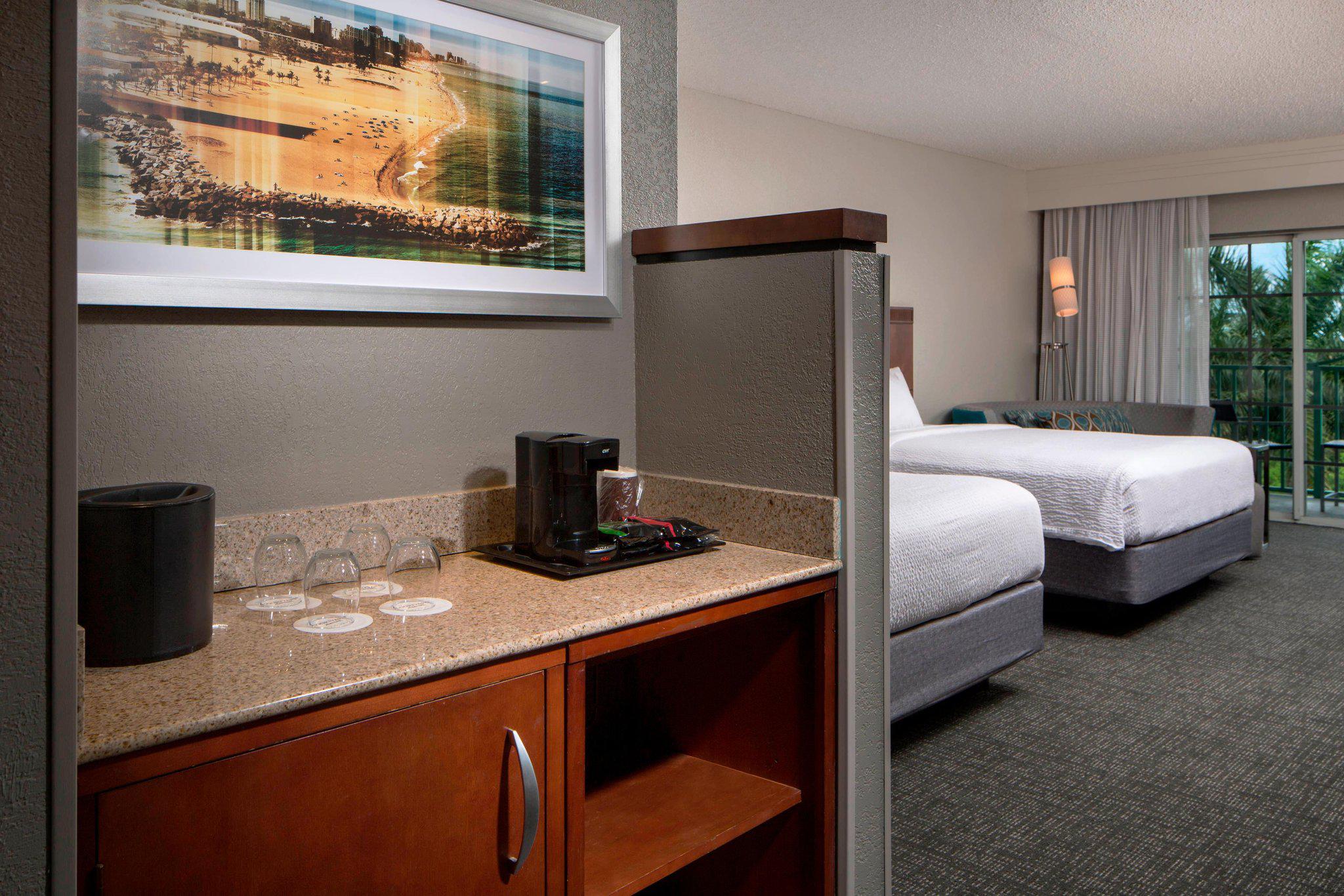 Courtyard by Marriott Fort Lauderdale Airport & Cruise Port Photo