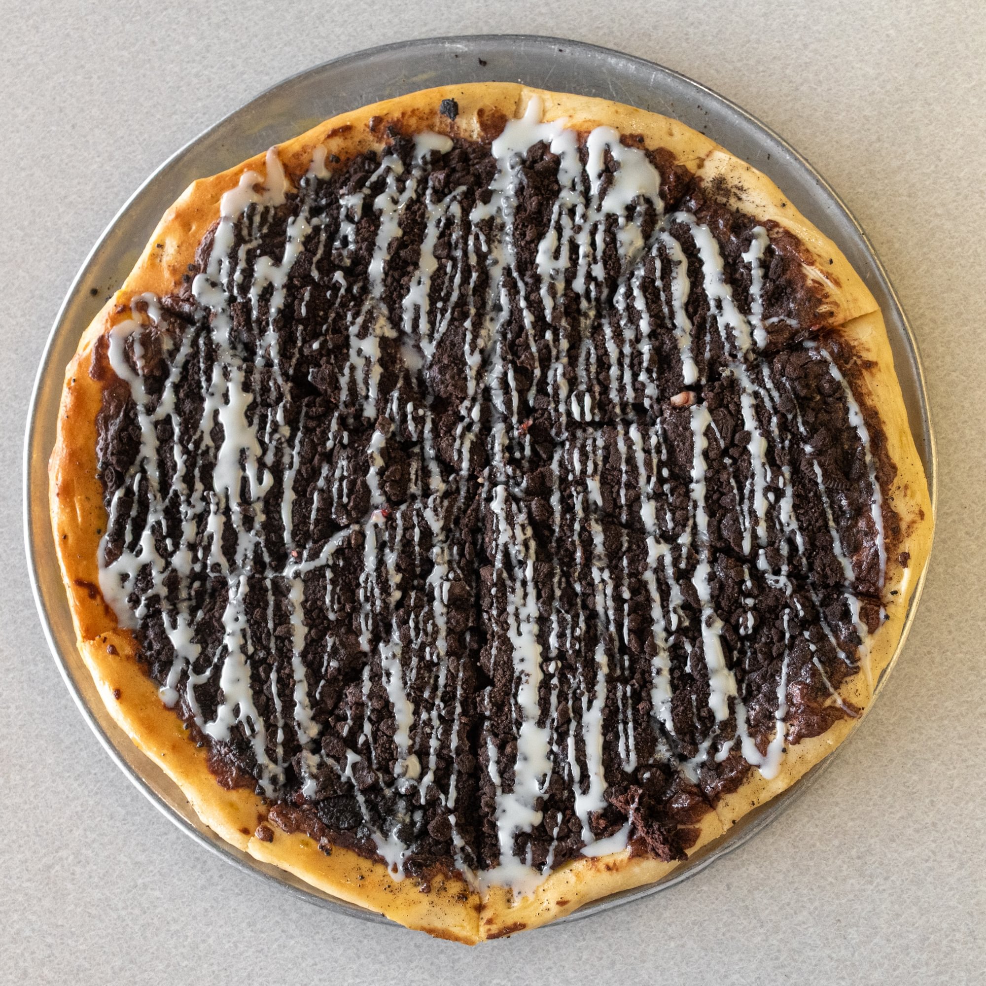 Oreo Cookie Pizza with Brownie