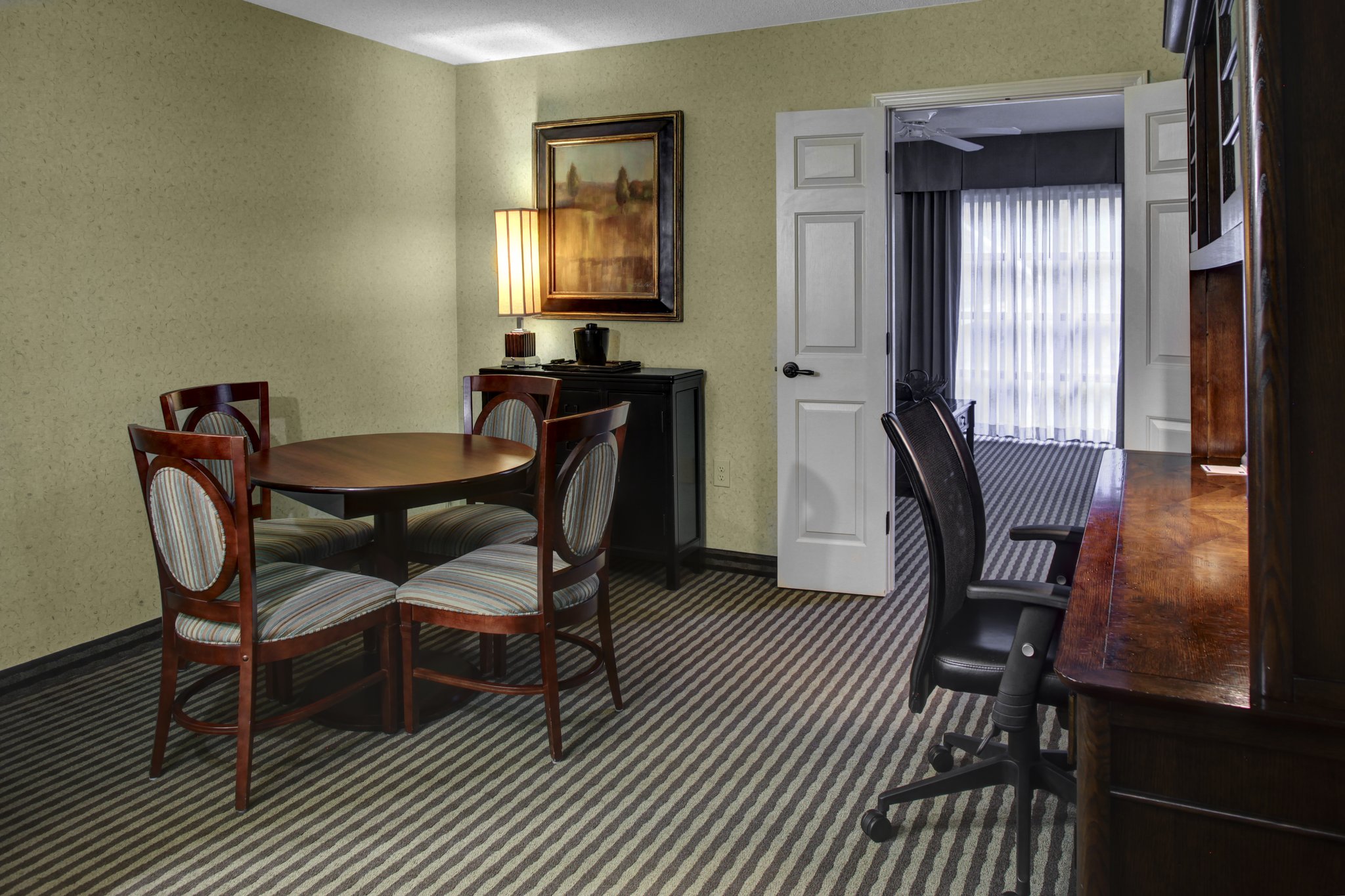 Holiday Inn Express & Suites Atlanta Buckhead by IHG Image