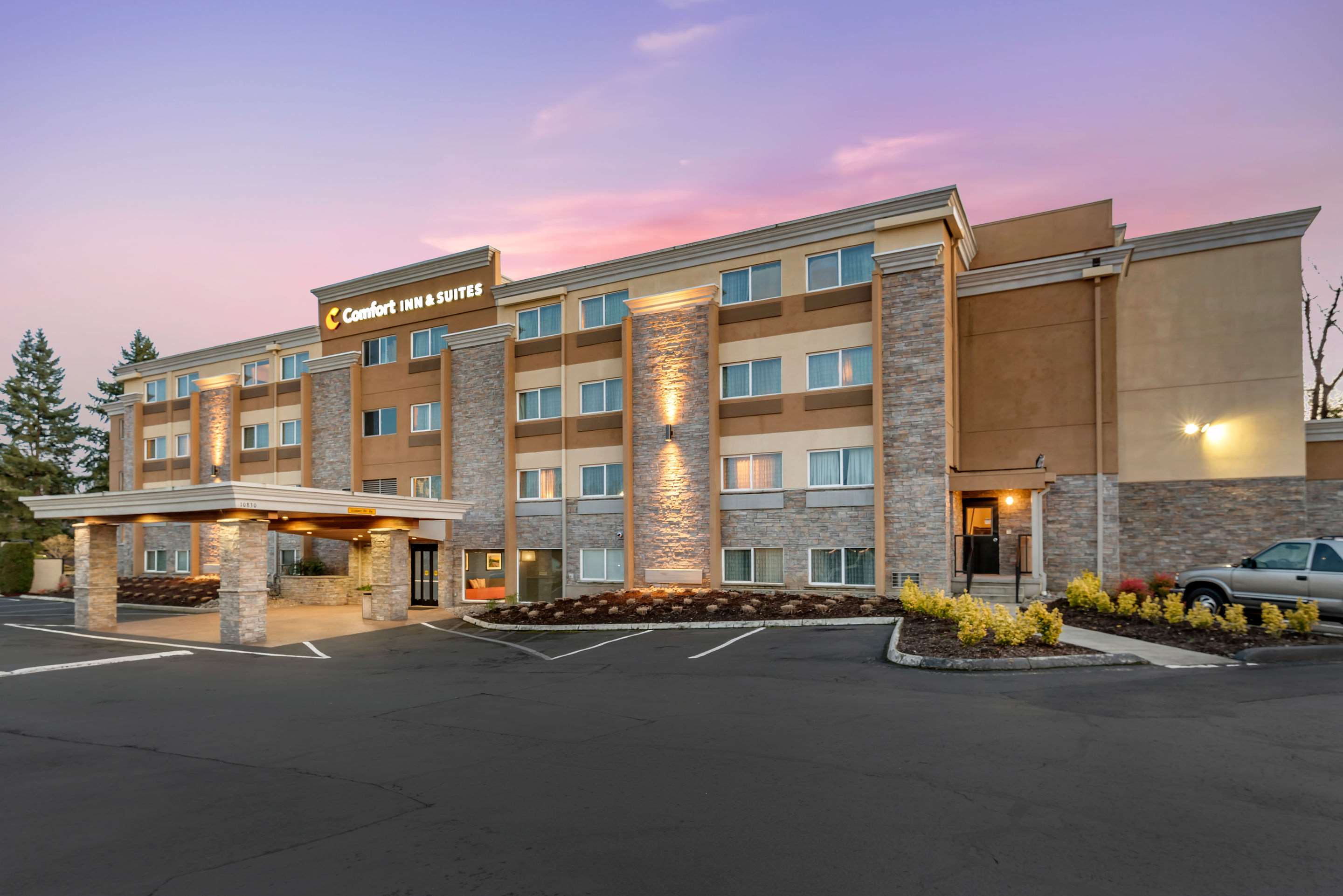 Comfort Inn & Suites Tigard Near Washington Square Photo