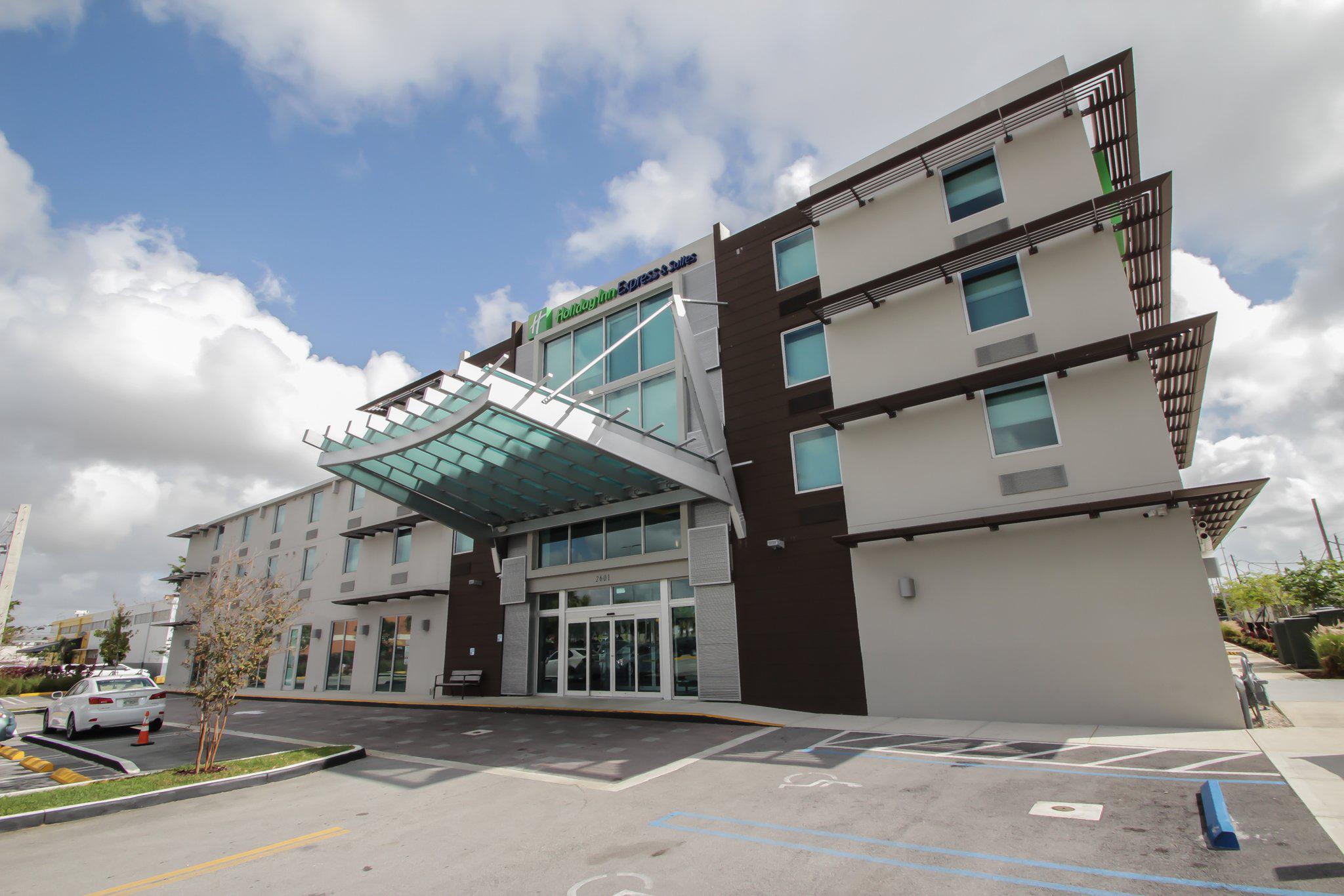 Holiday Inn Express & Suites Miami Airport East Photo