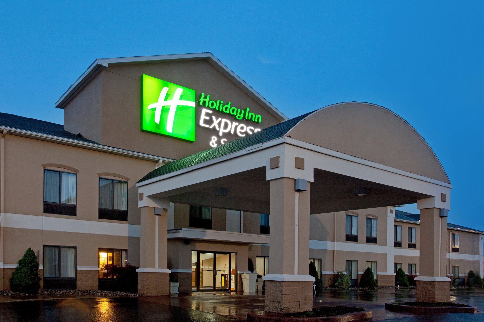 Holiday Inn Express & Suites Three Rivers Photo