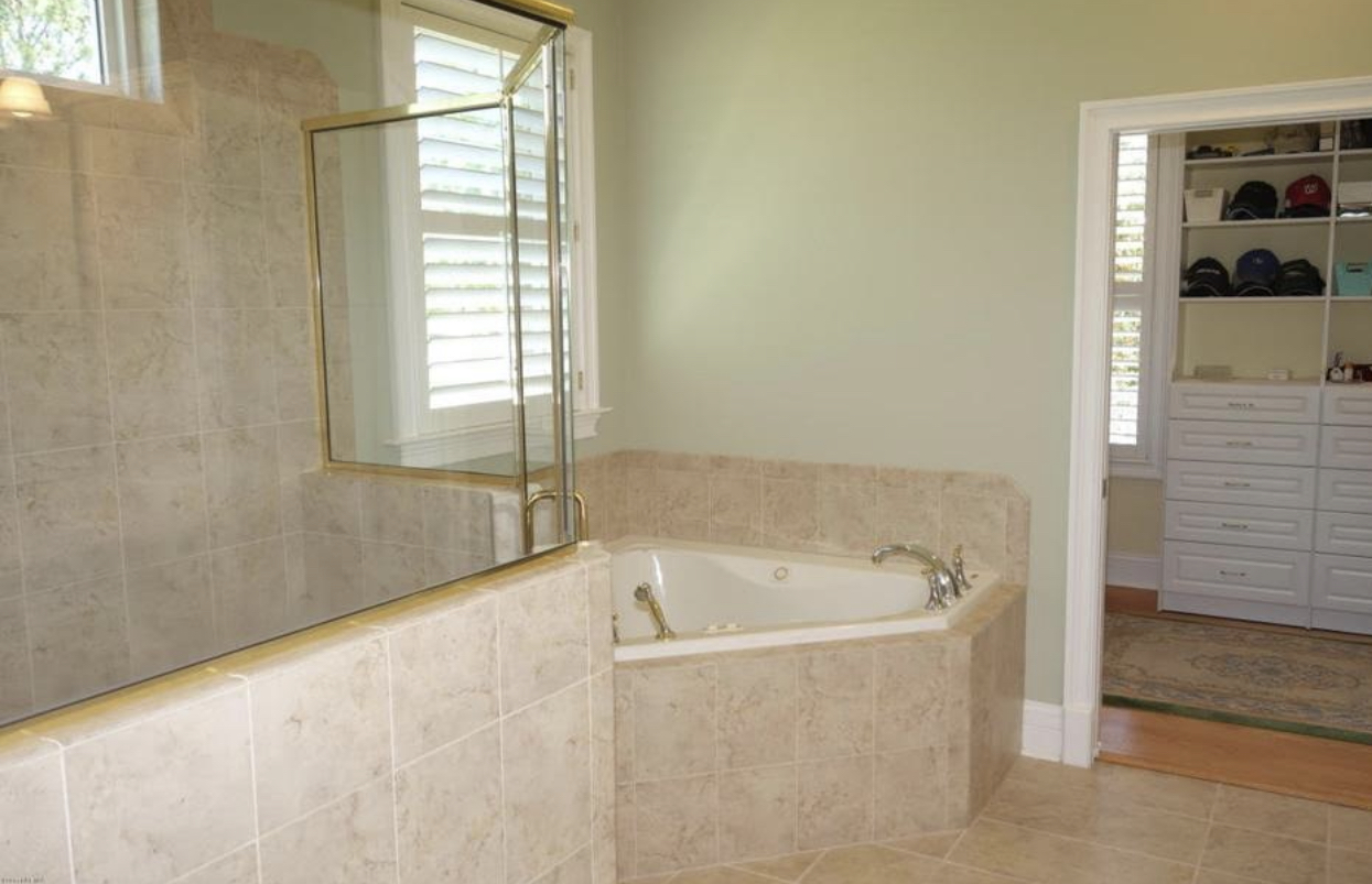 Bleu Ribbon Design &amp; Remodeling LLC Logo