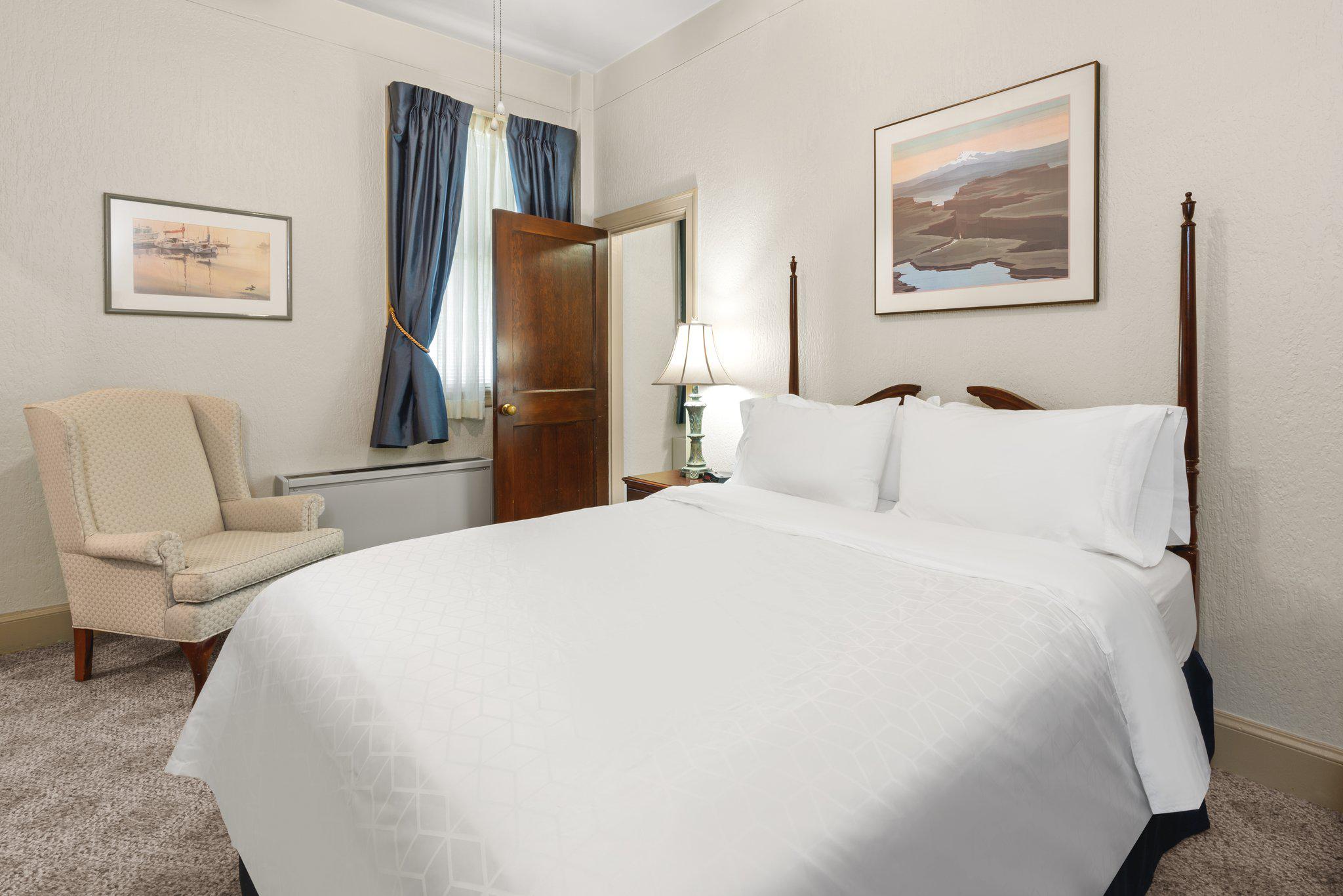 IHG Army Hotels Bronson Hall - Historia Image