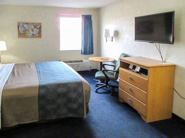 Images Econo Lodge Inn & Suites Lake Of The Ozarks