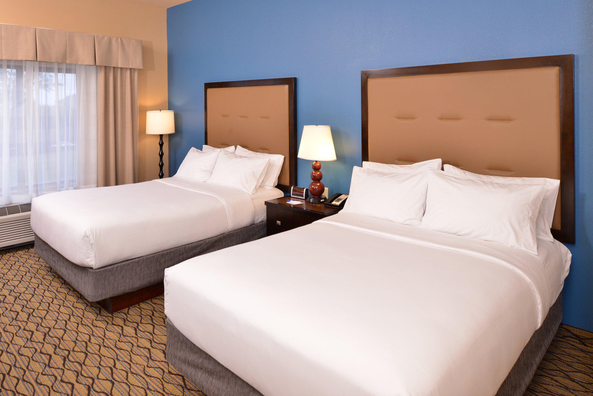 Holiday Inn Express & Suites Wichita Falls Photo