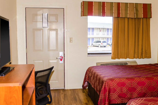 Images Econo Lodge East
