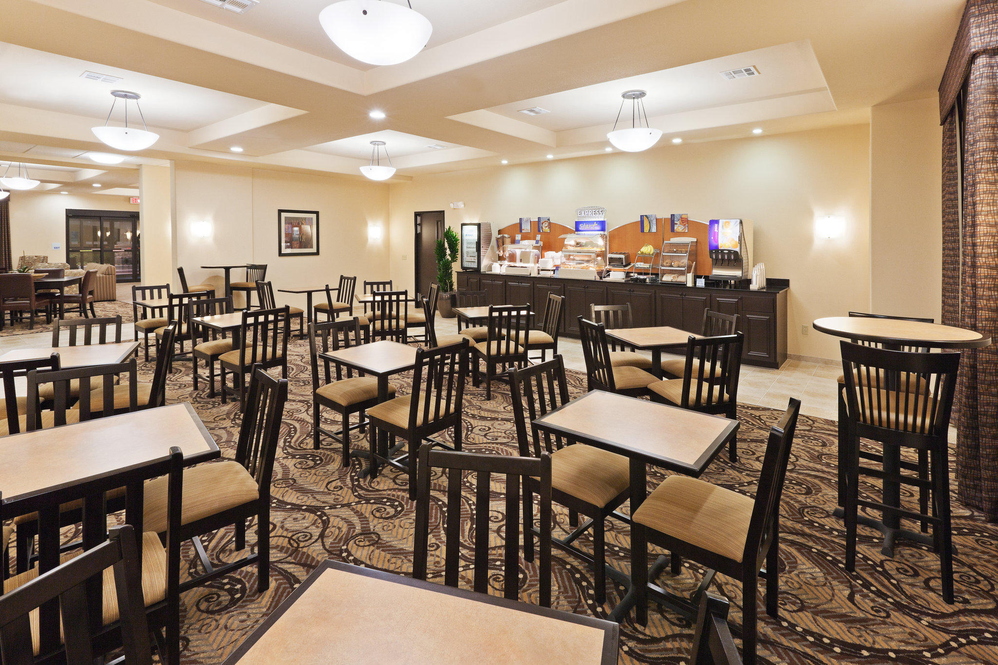 Holiday Inn Express & Suites Oklahoma City NW-Quail Springs Photo