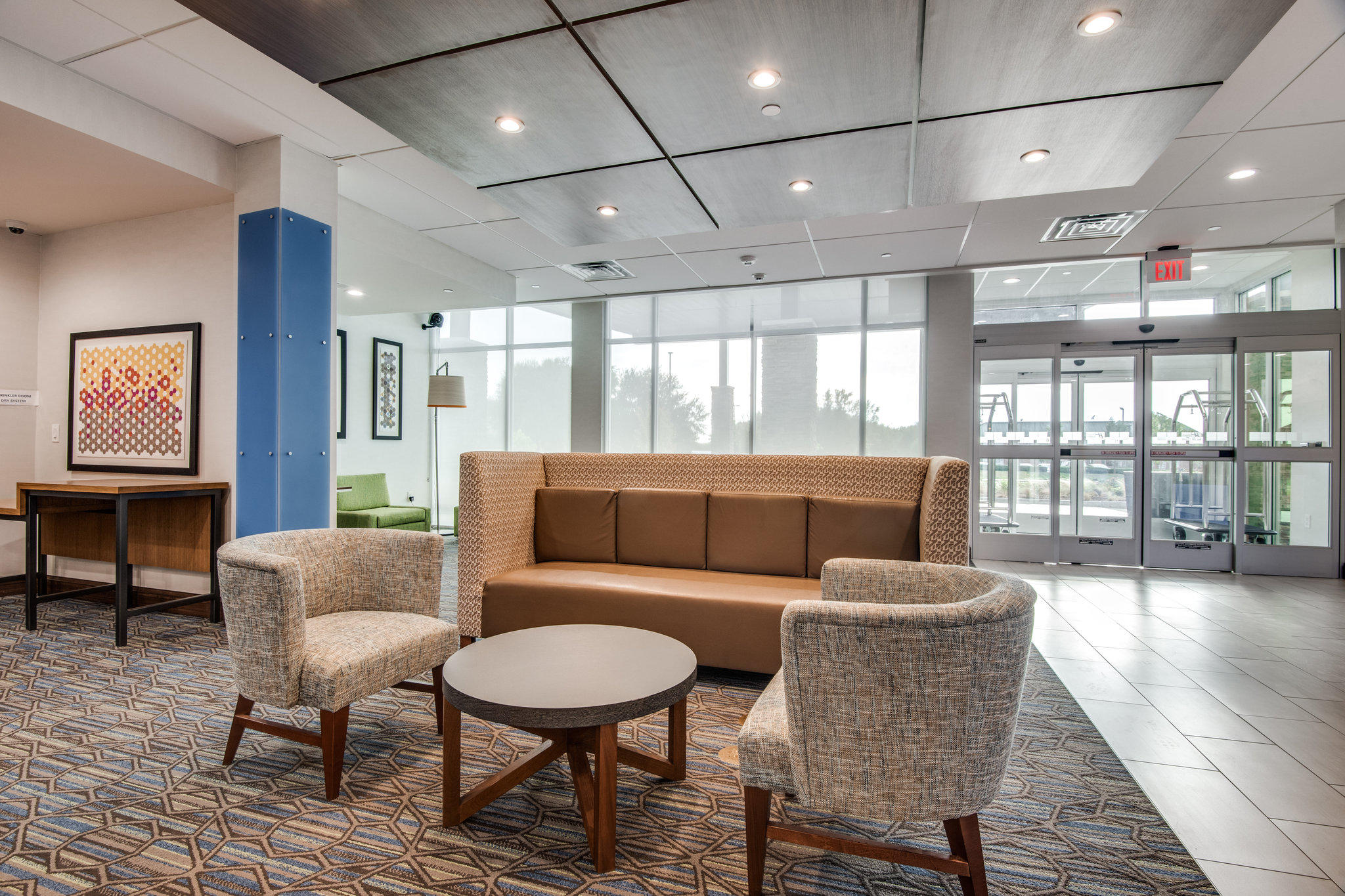 Holiday Inn Express & Suites Dallas North - Addison Photo