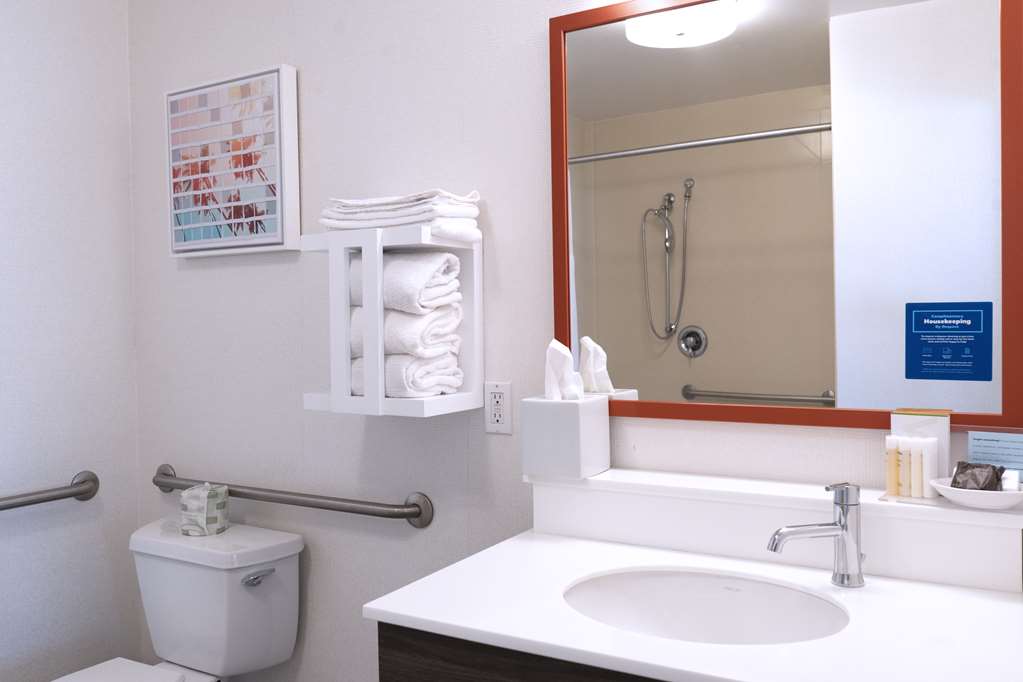 Hampton Inn and Suites Seal Beach Image