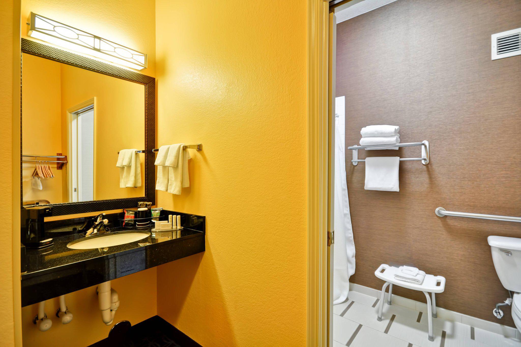 Fairfield Inn & Suites by Marriott Dallas Medical/Market Center Photo