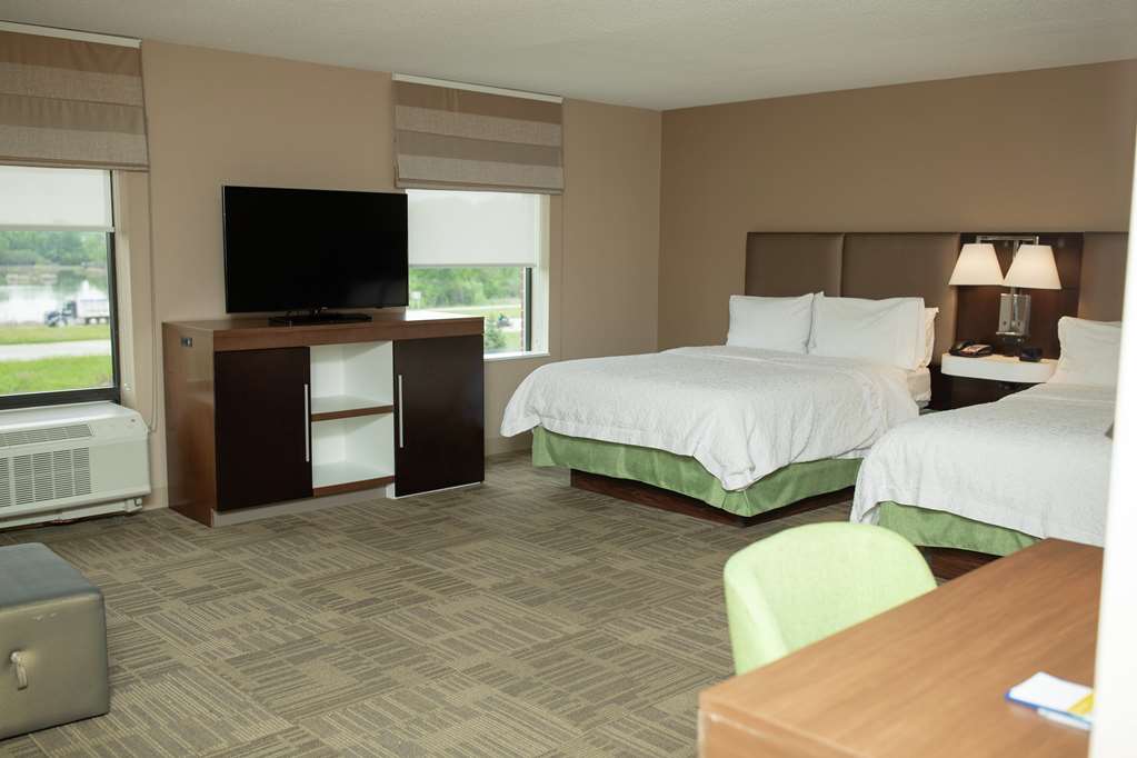 Hampton Inn Commerce Novi Image