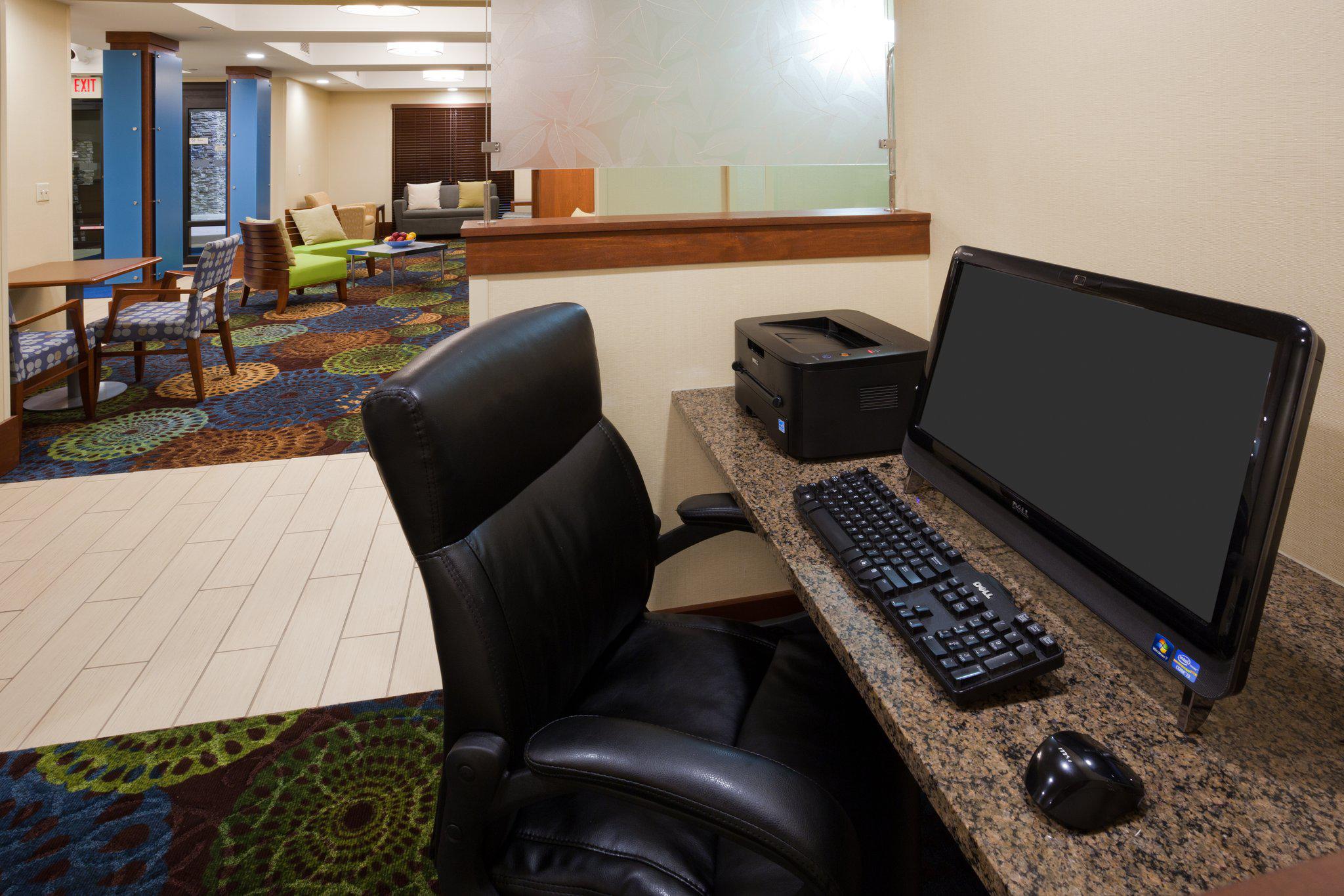 Holiday Inn Express Cedar Rapids (Collins Rd) Photo