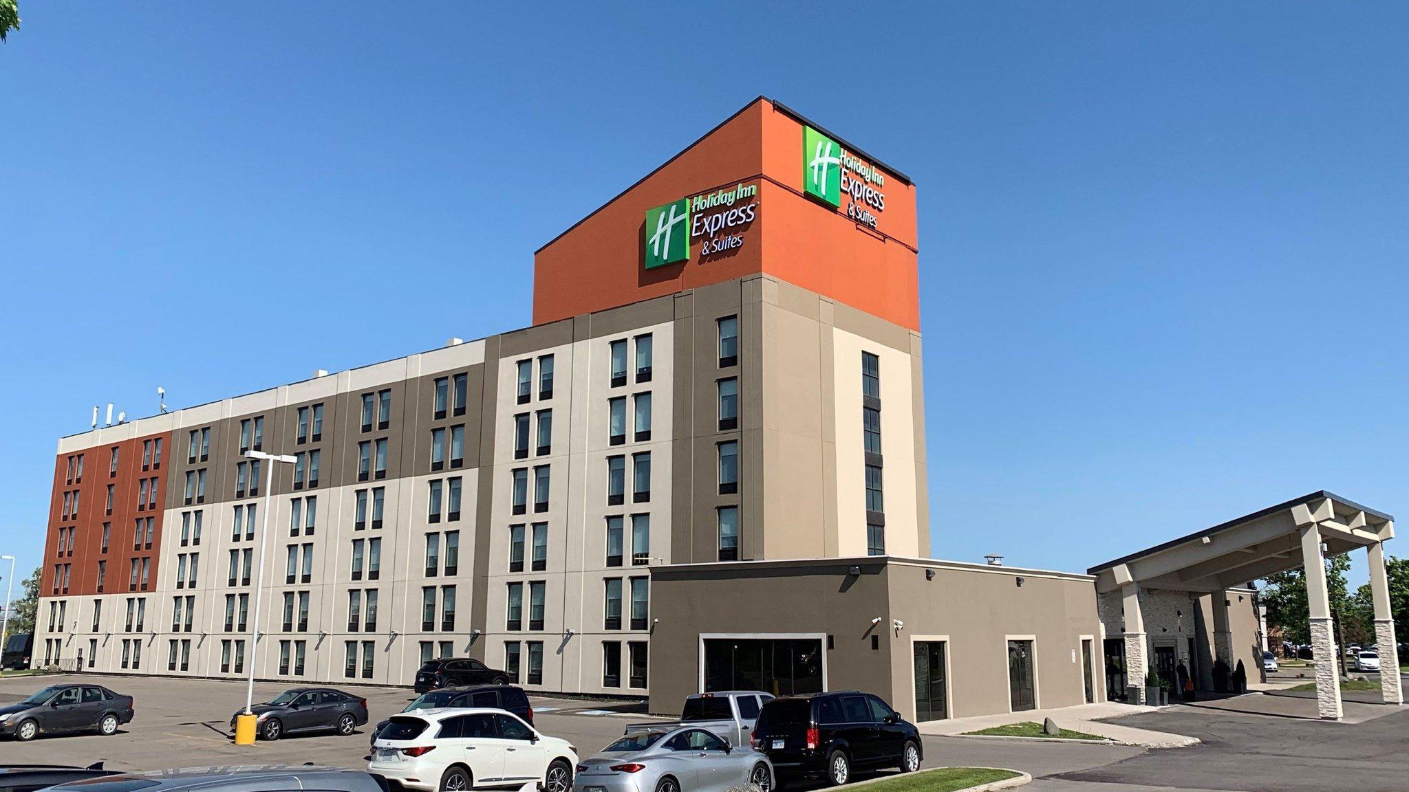 Holiday Inn Express & Suites Toronto Airport West, an IHG Hotel