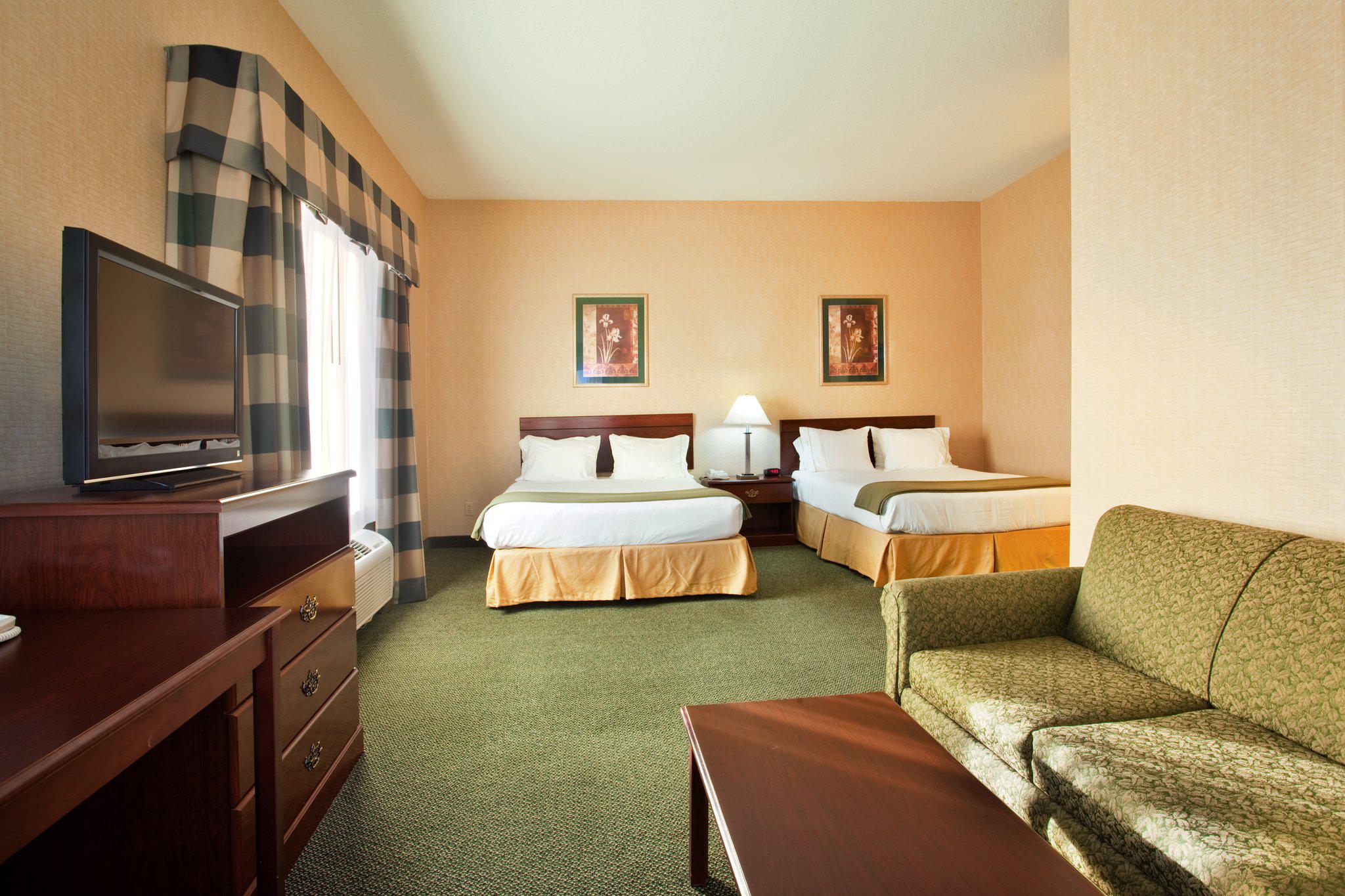 Holiday Inn Express & Suites Sycamore Photo