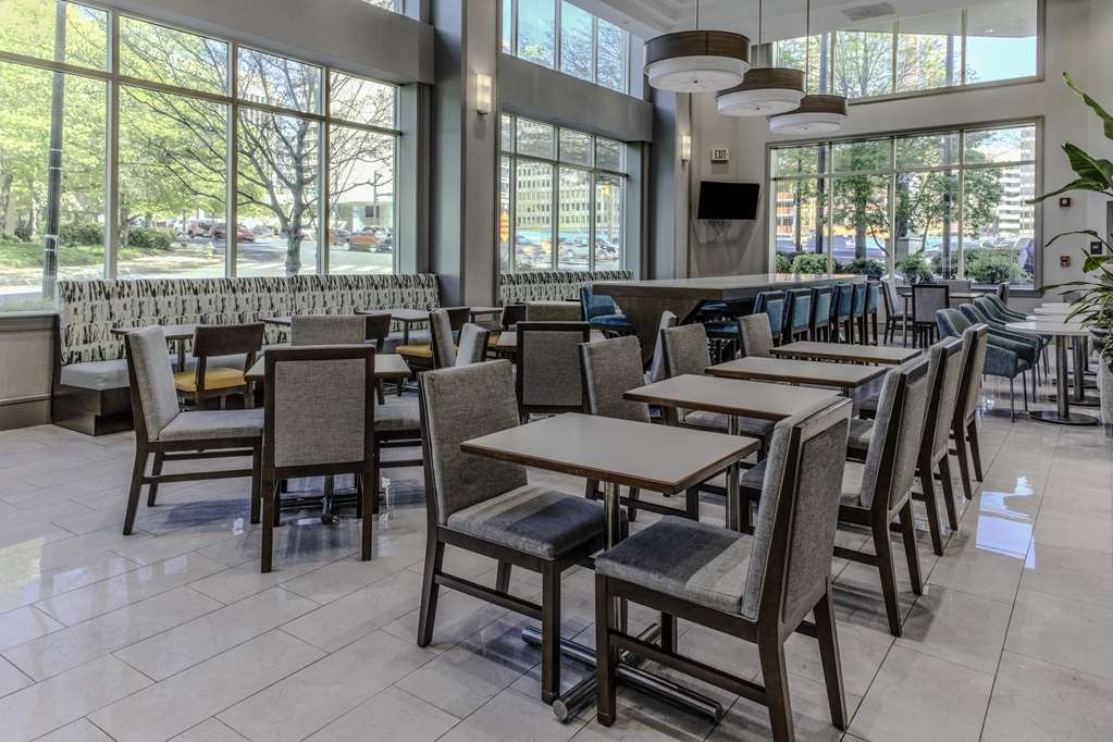 Hampton Inn & Suites Arlington Crystal City DCA Image