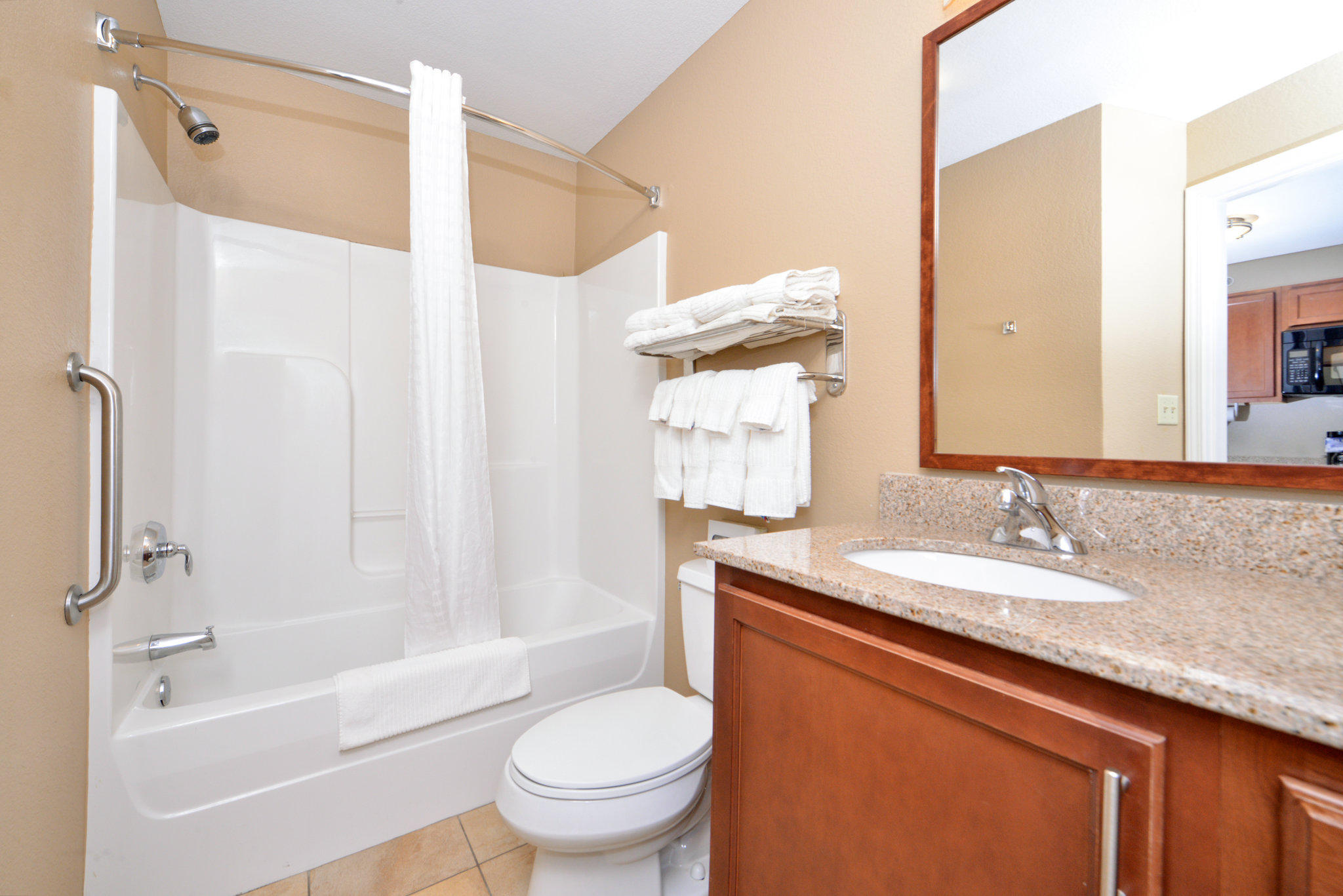 Candlewood Suites Kansas City Northeast Photo