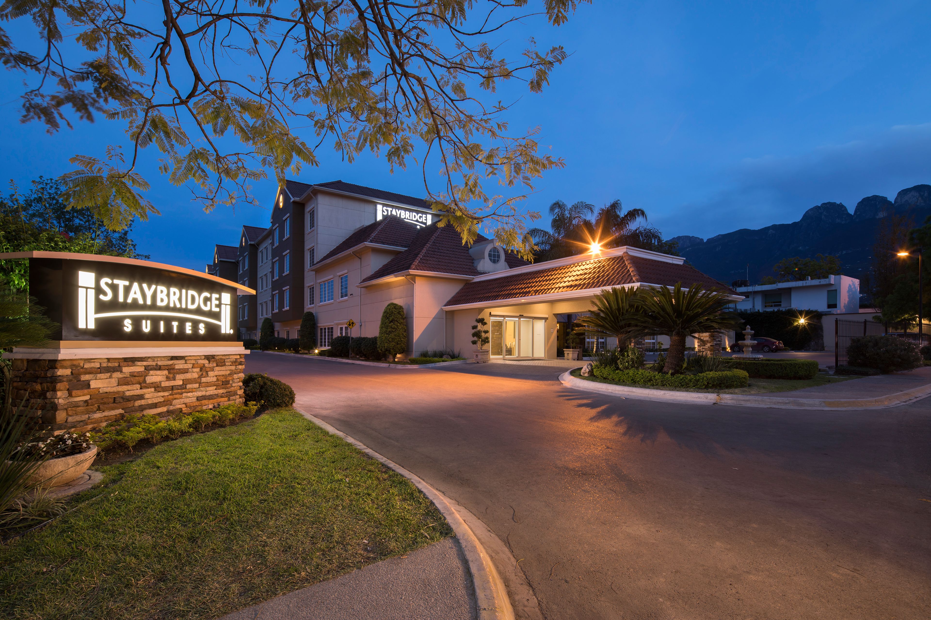 Images Staybridge Suites Monterrey - San Pedro