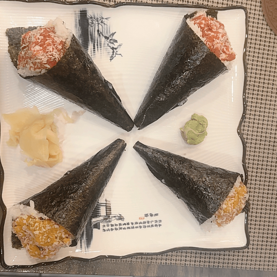 Spicy Salmon Hand Roll