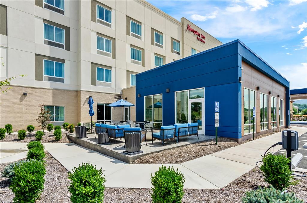 Hampton Inn Daleville Image
