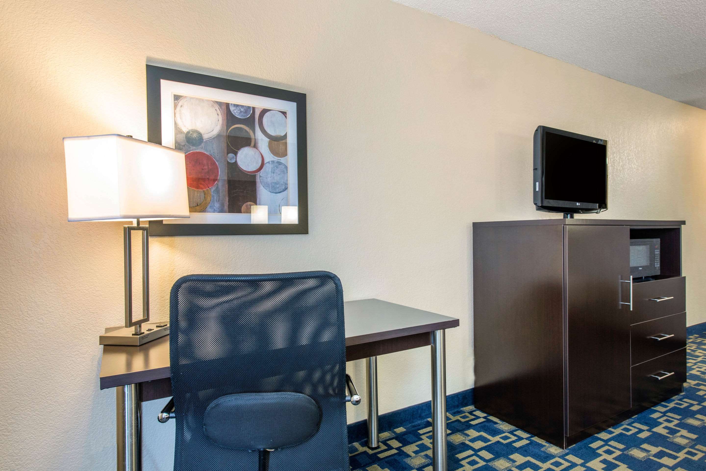 Comfort Inn & Suites Near Universal Orlando Resort Photo