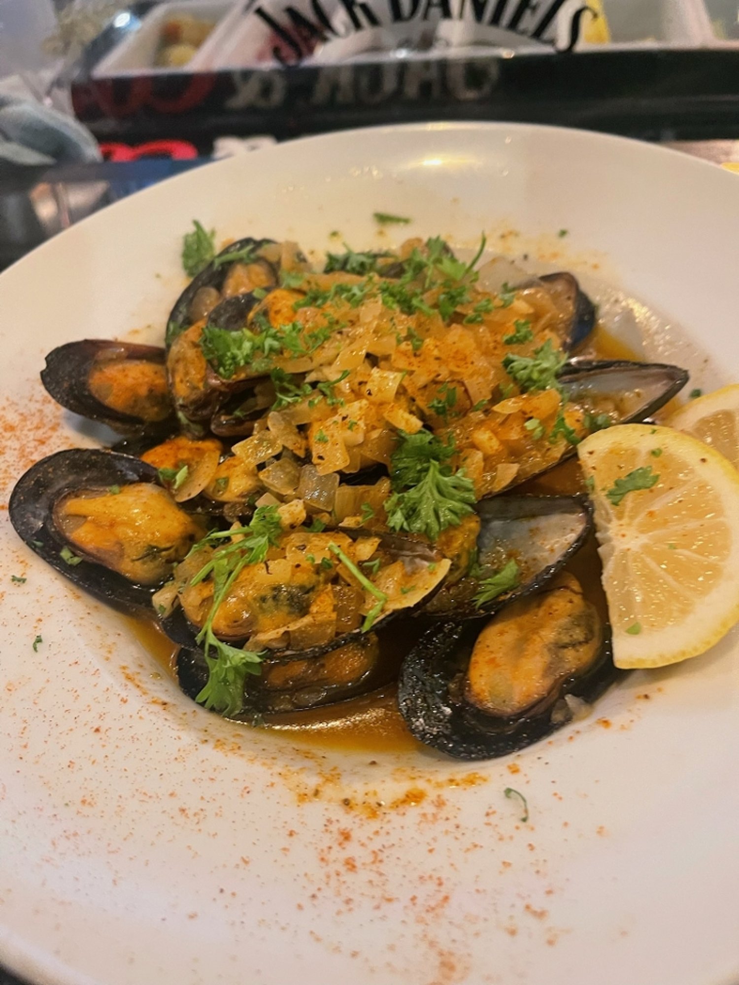 Mussels w/ White Wine & Garlic