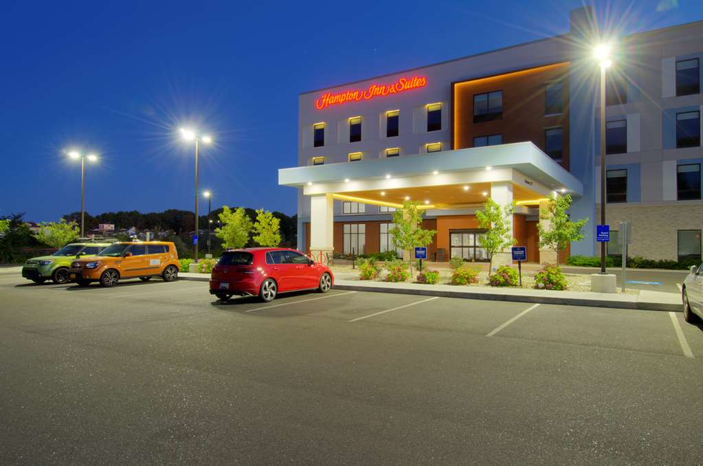 Hampton Inn & Suites Portland West Image