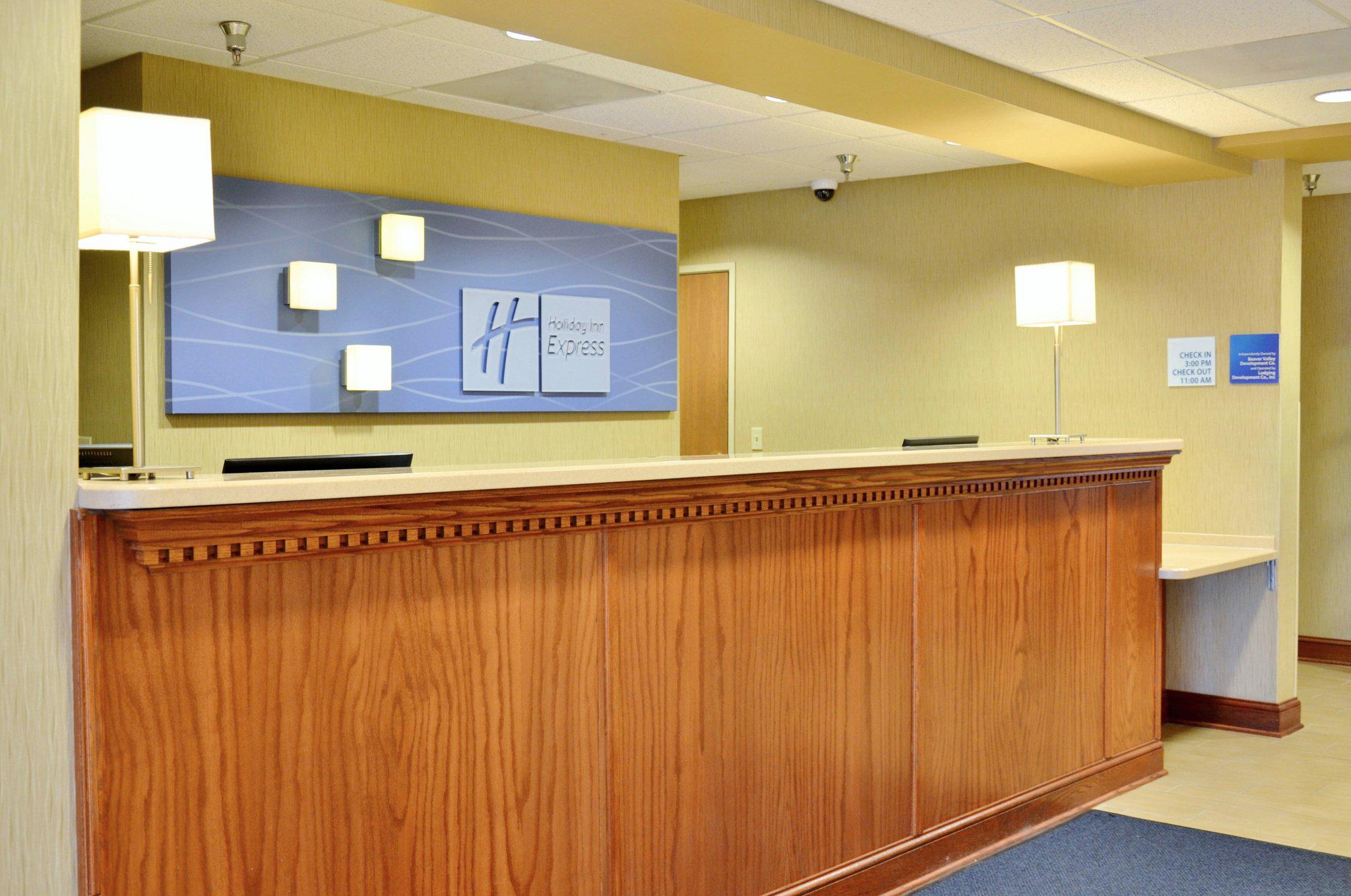 Holiday Inn Express & Suites Center Township Photo