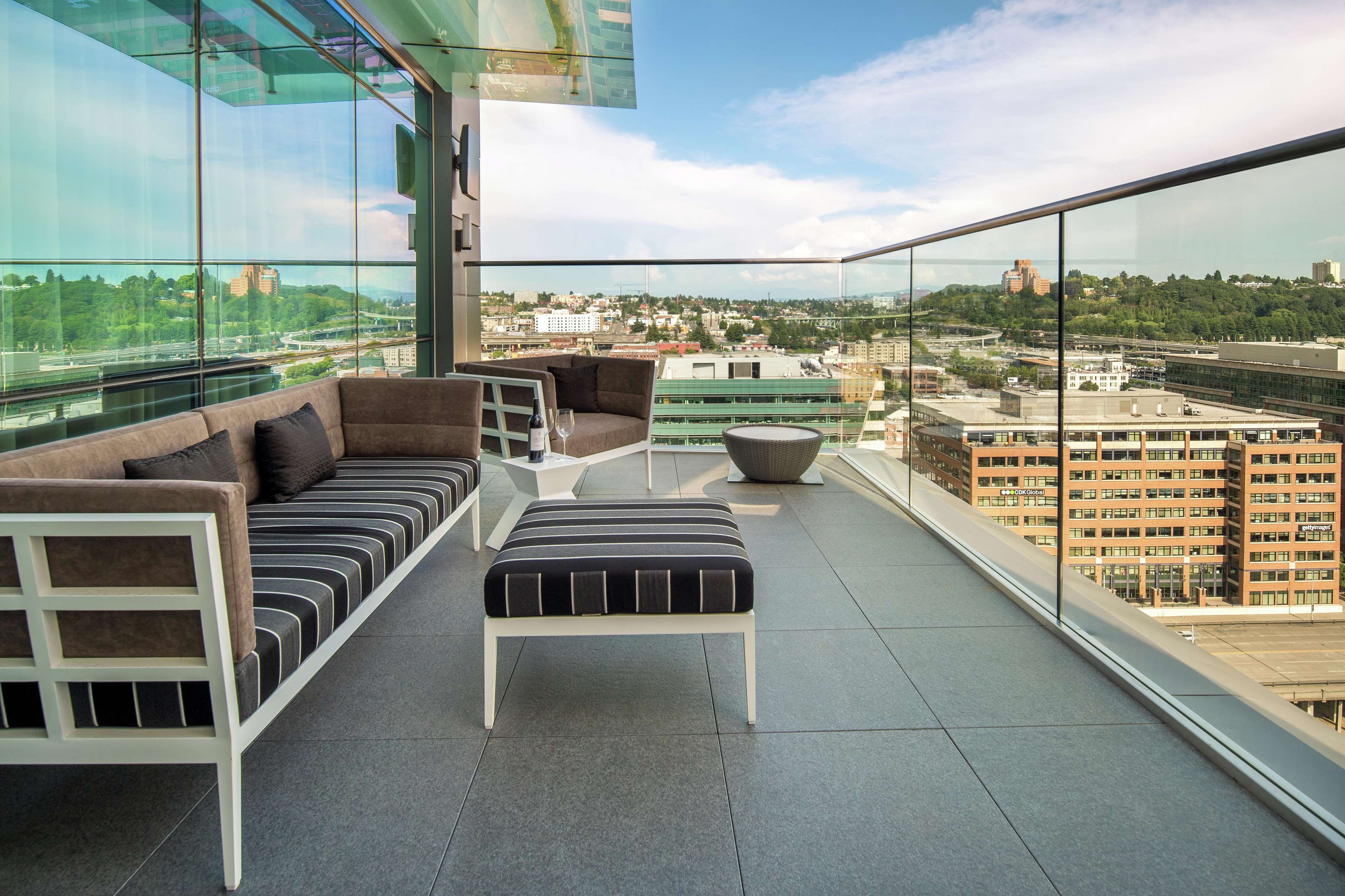 Embassy Suites by Hilton Seattle Downtown Pioneer Square Photo